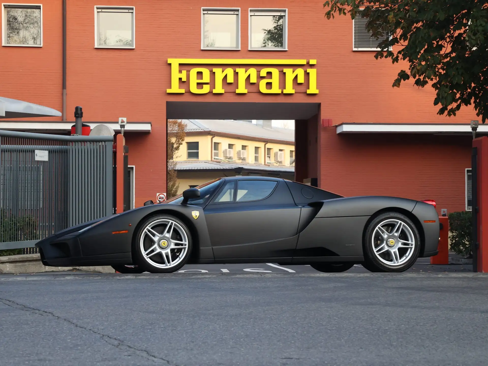 2004 Ferrari Enzo matte black (Nero Opaco)