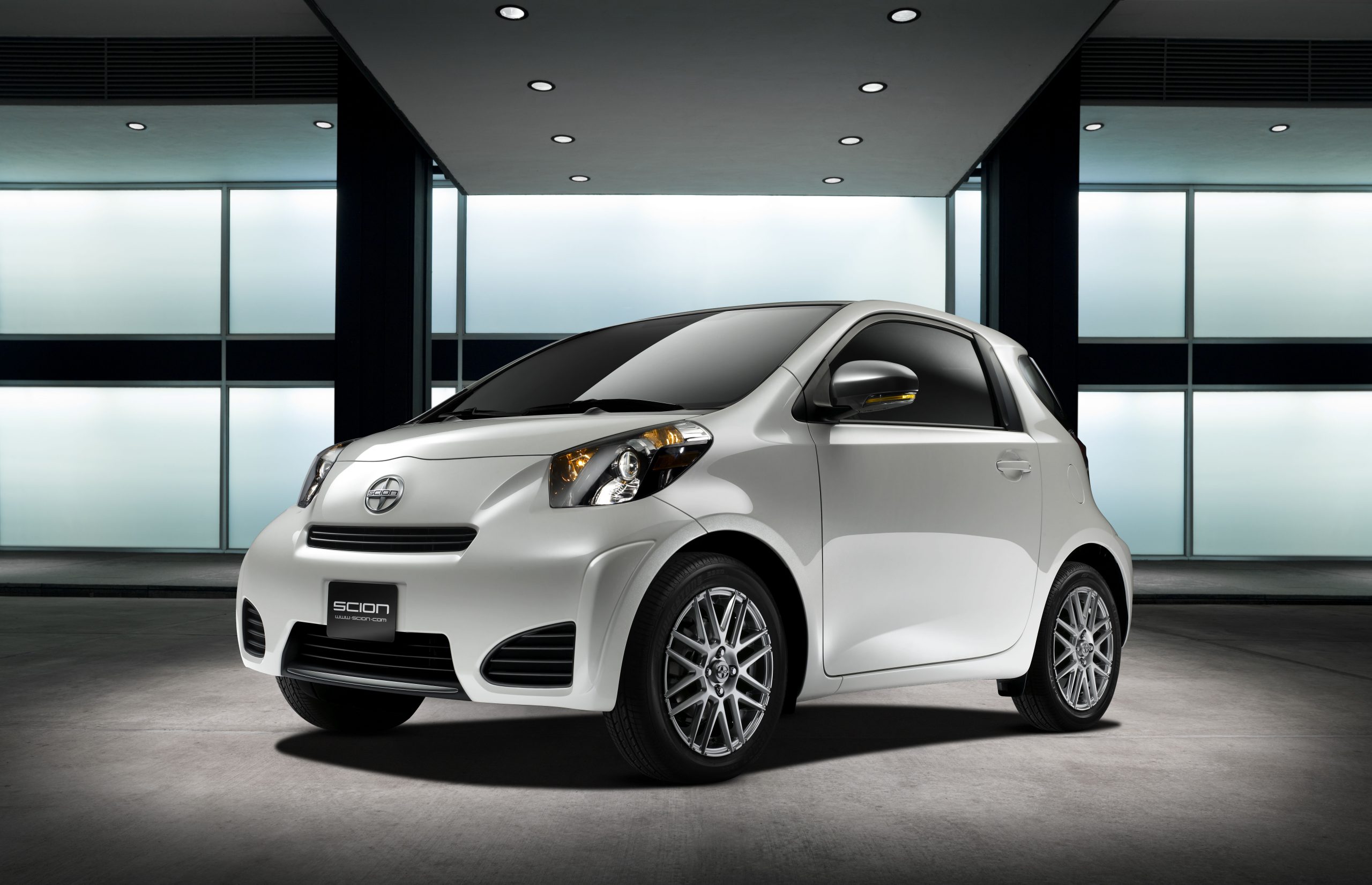 First Look: 2011 Scion iQ - Winding Road Magazine